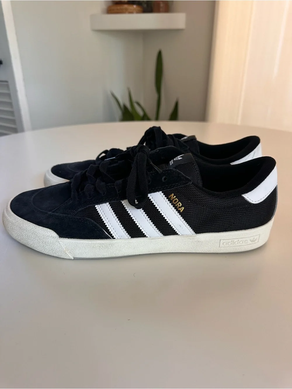 Adidas Nora Black & White Low-Top Skate Sneakers Size 11